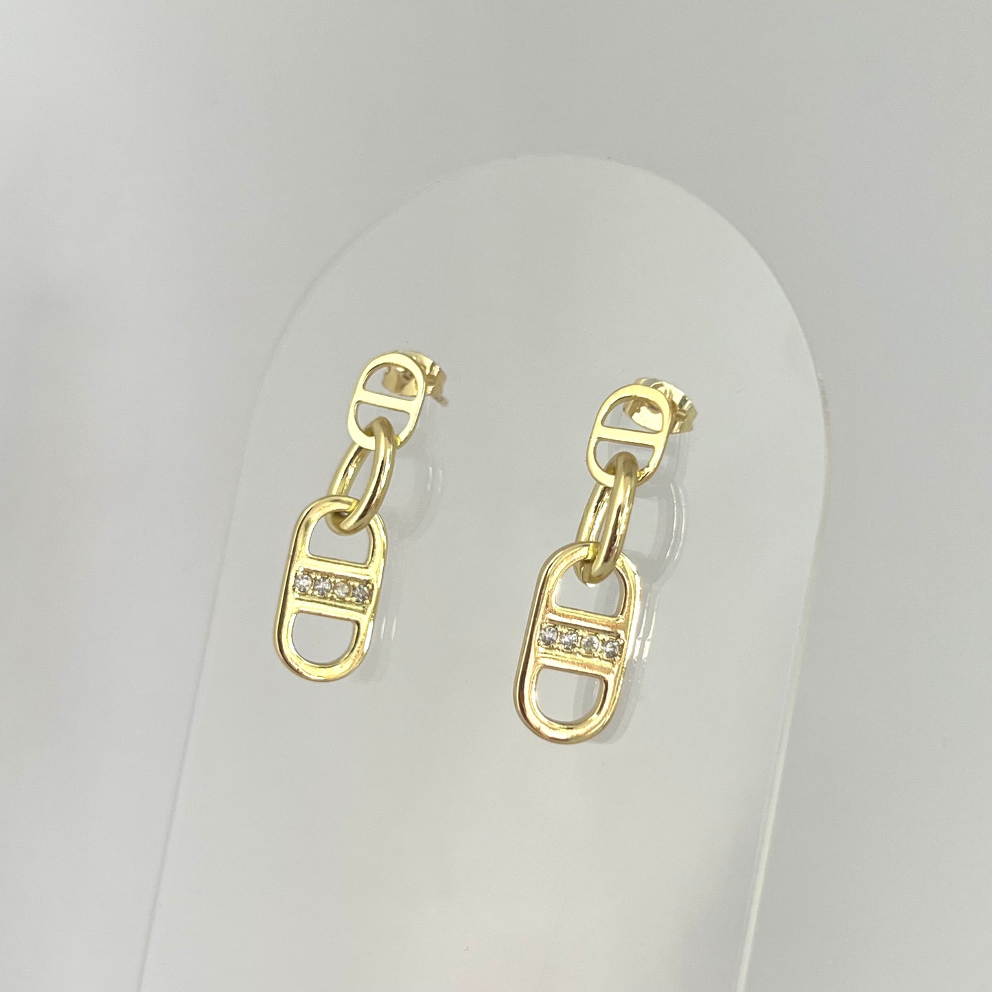 Linked chain studs