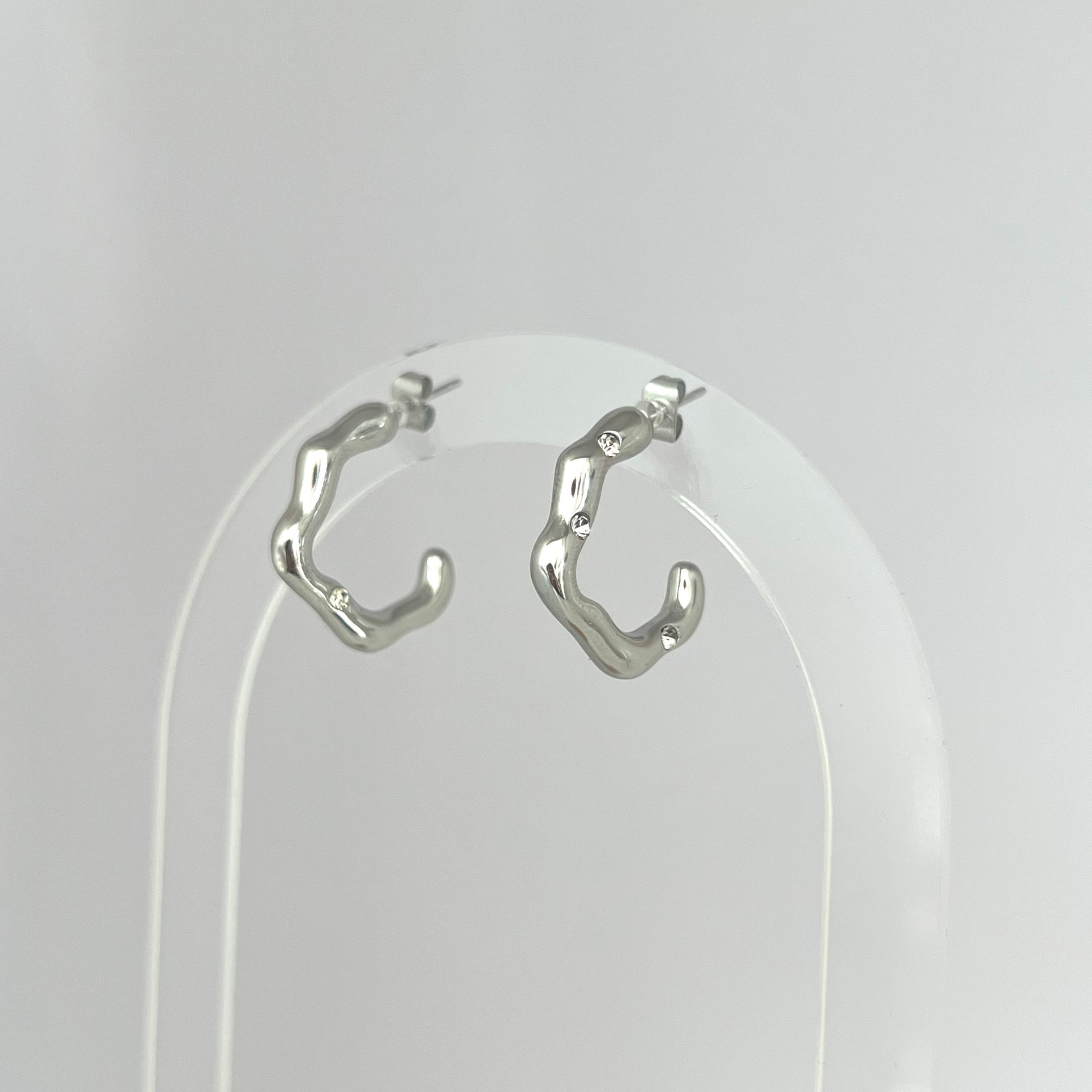 Wavy half hoops