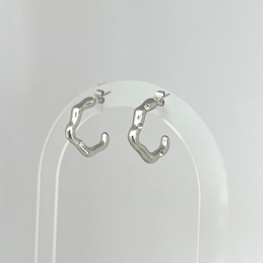 Wavy half hoops