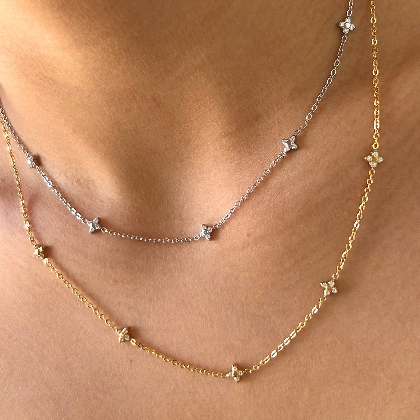 Dainty Flowers Necklace