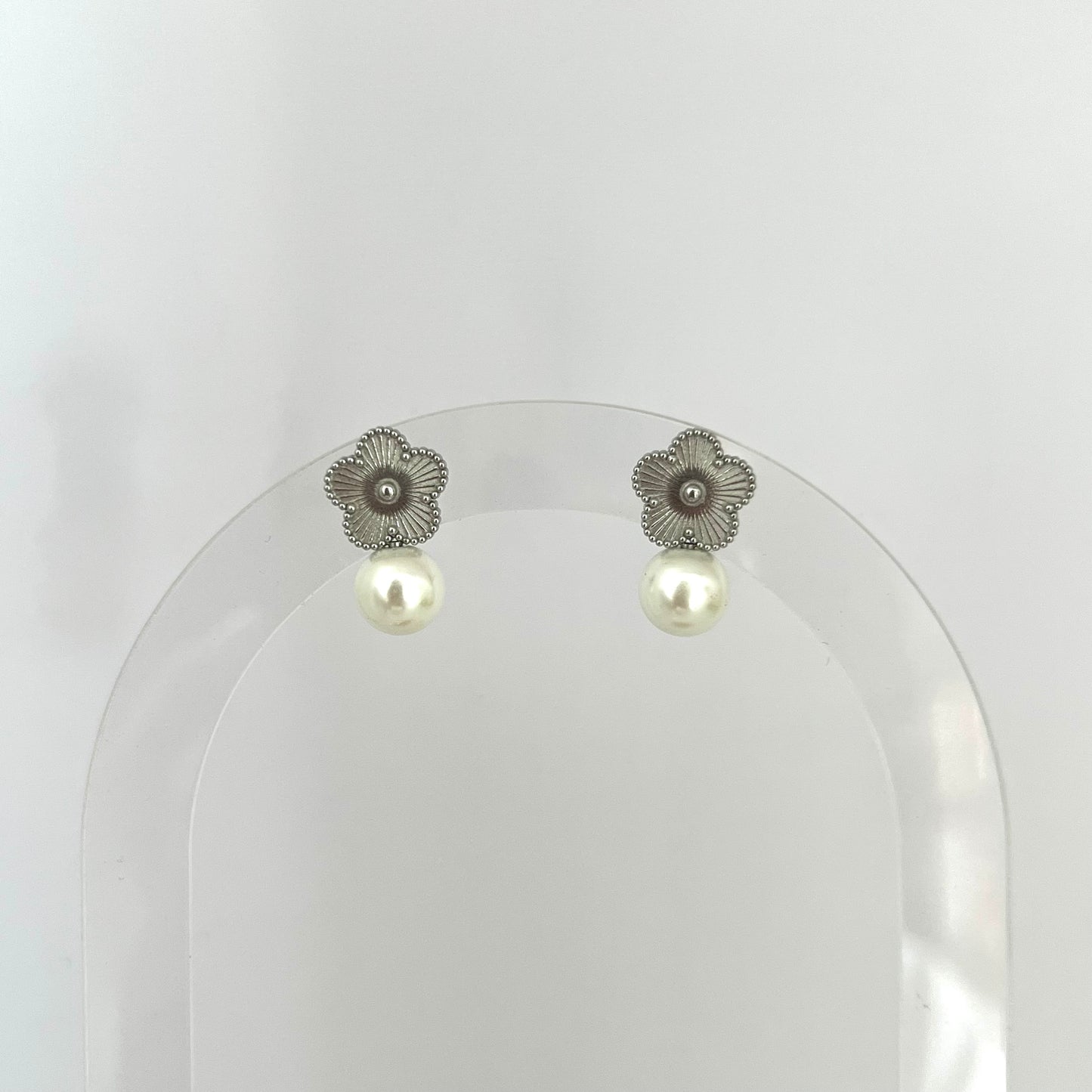 Flower with Pearl