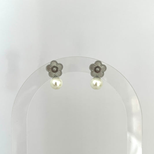 Flower with Pearl