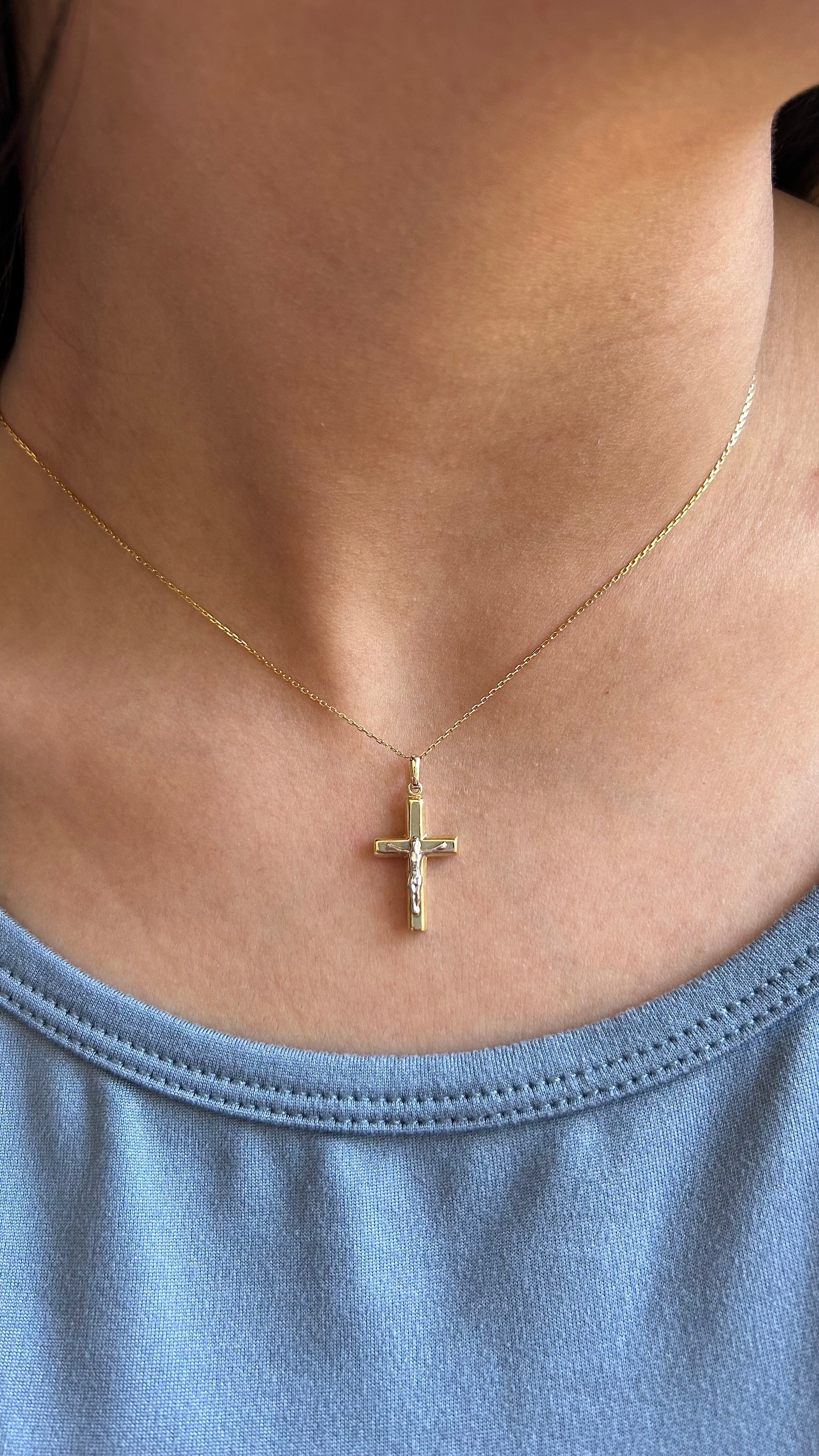 Cadena Dije Crucifijo – Bilum Bees