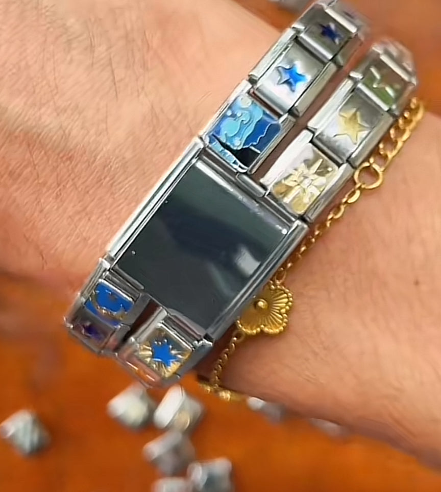 Mega Charm (Une dos brazaletes)